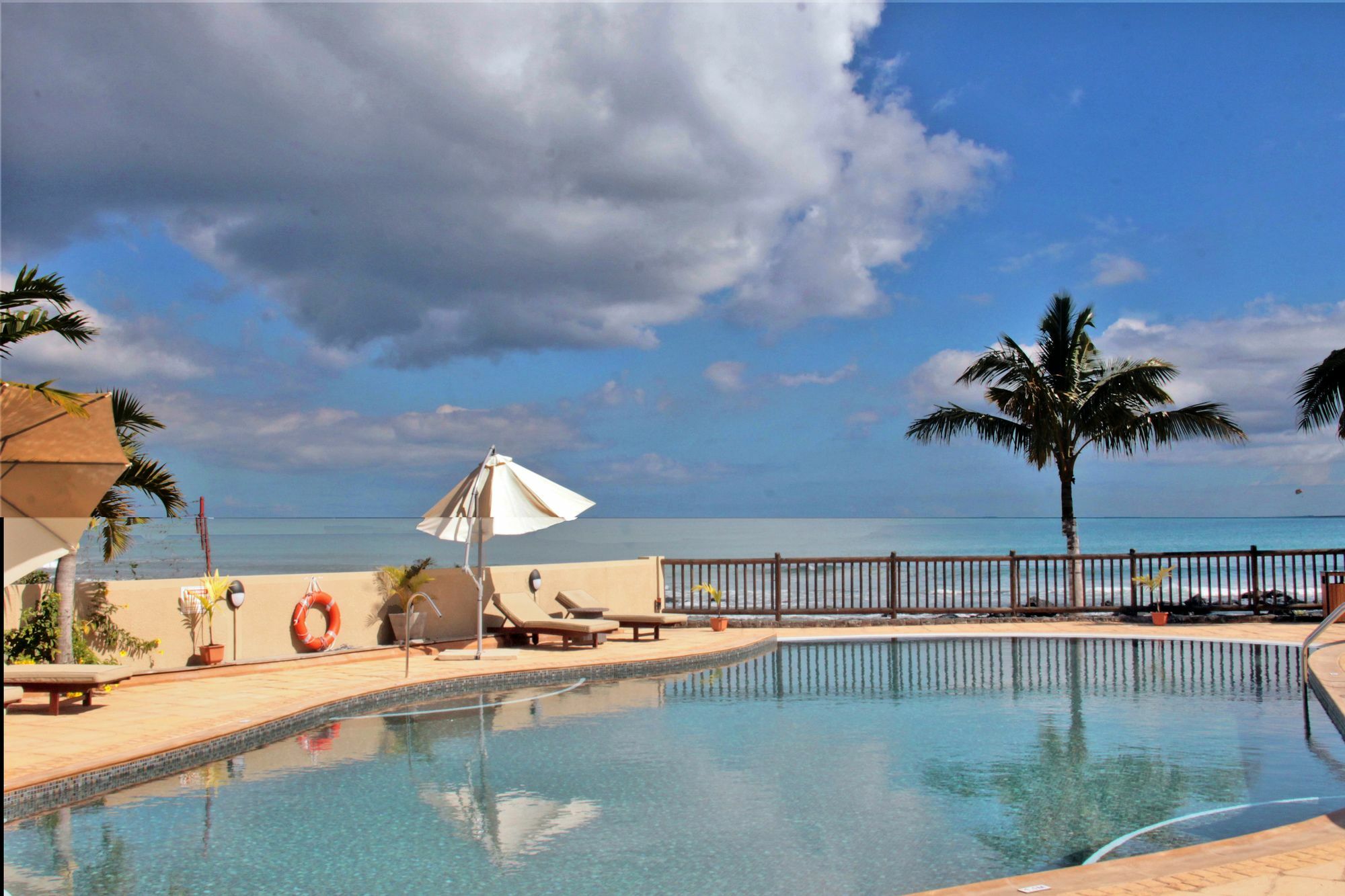 Sunset Reef Resort & Spa Pointe aux Piments Luaran gambar